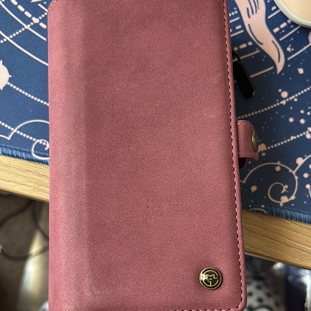 Pink i phone 11 wallet 
In great shape.